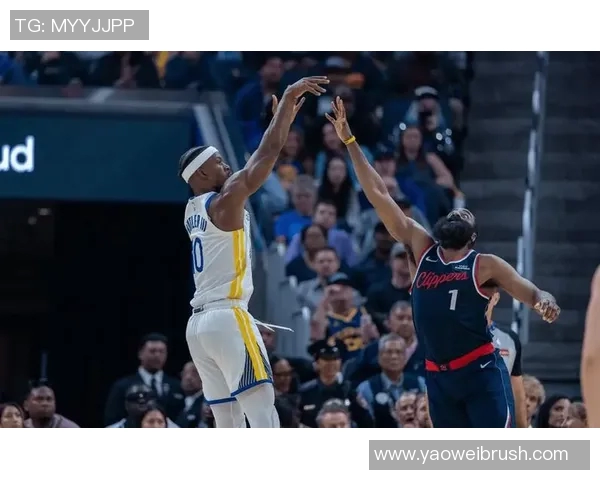 勇士与快船激战1617赛季精彩回顾与球员表现分析