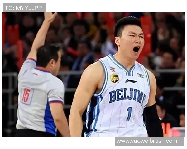 李根：从篮球场上的闪耀明星到社会责任的践行者之路