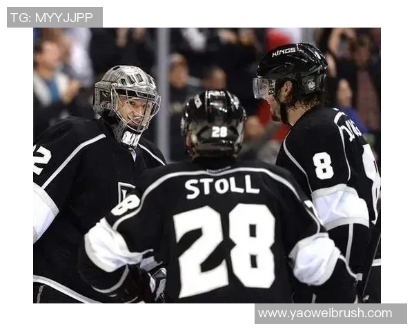 洛杉矶国王与达拉斯星的激烈对决揭示冰球赛季新篇章