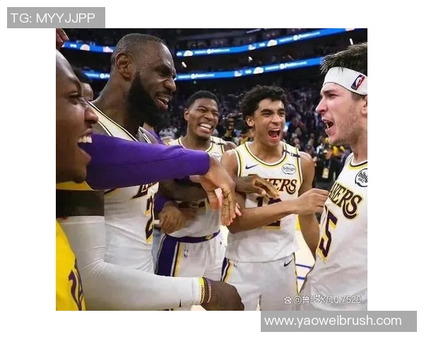 湖人勇士激战首场较量精彩回顾与赛后分析