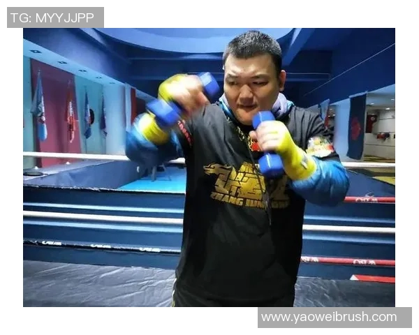 张君龙挑战印尼拳王巅峰对决引发拳迷热议与期待