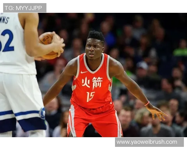 克林特卡佩拉:从默默无闻到NBA篮板王的奋斗历程与成就分析 克林特卡佩拉:从默默无闻到NBA篮板王的奋斗历程与成就分析