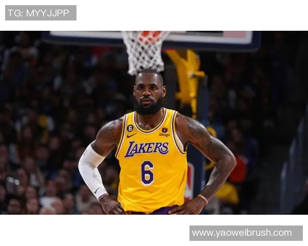 季前赛精彩对决湖人队与篮网队的巅峰较量引发球迷热议