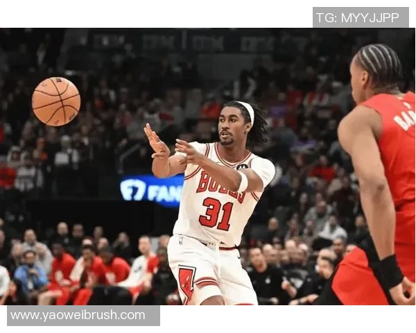 杰登艾维如何在NBA赛场上展现出色的个人能力与团队合作精神